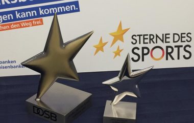 Wir tragen jetzt zwei Sterne Wir tragen jetzt zwei Sterne